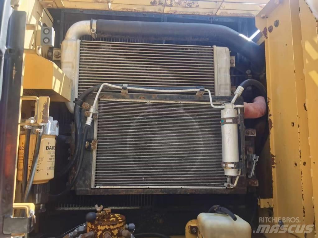 CAT 320 D2 Crawler excavators