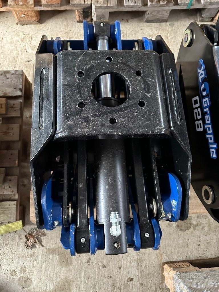  XL Grapple 028 Grapples