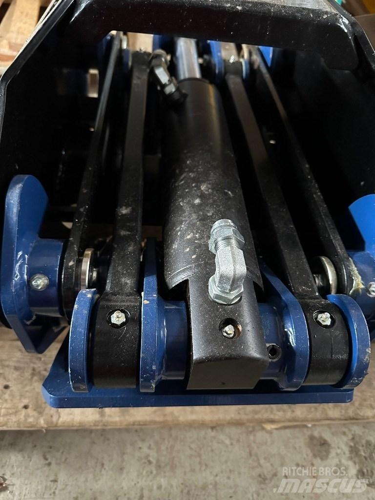  XL Grapple 028 Grapples