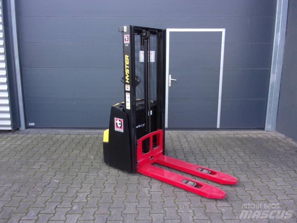 Hyster S1.0 Pedestrian stacker