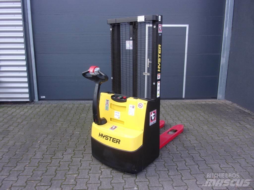 Hyster S1.0 Pedestrian stacker