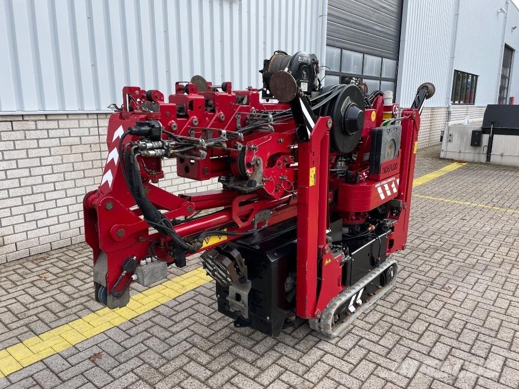 Hoeflon C6 Mini cranes
