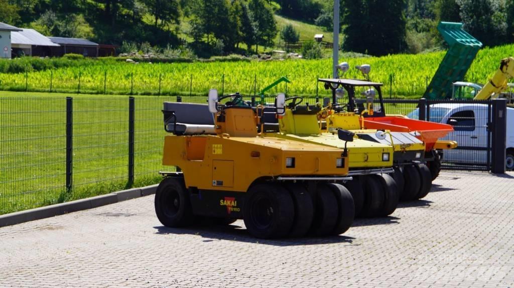 Sakai TS 160 Pneumatic tired rollers