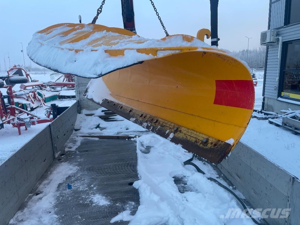  Vuomet 13 H Lumiaura Snow blades and plows