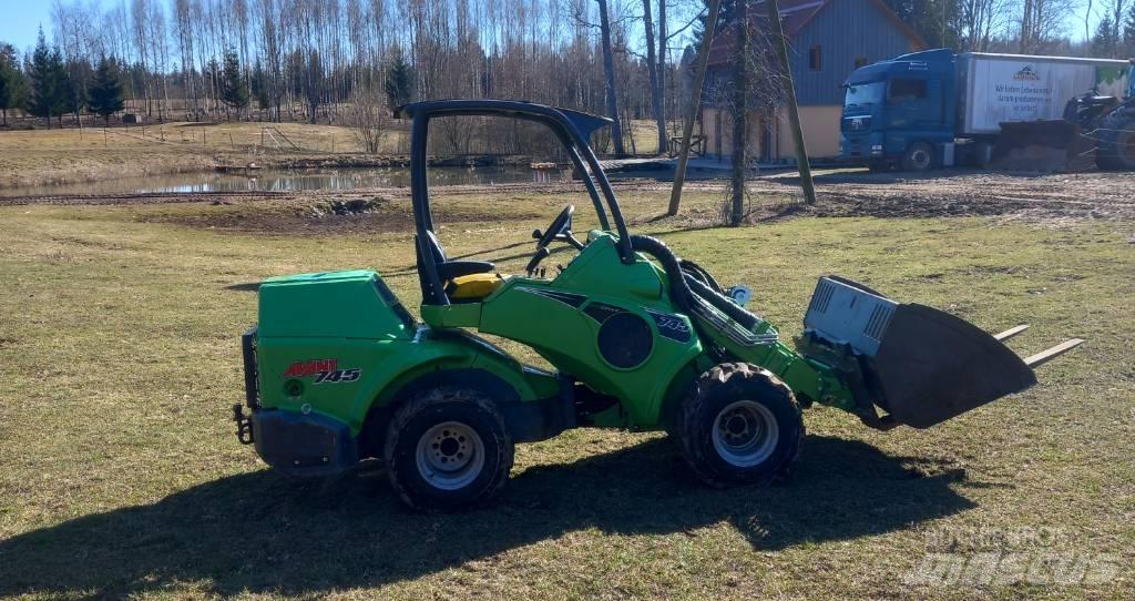 Avant 745 Mini loaders
