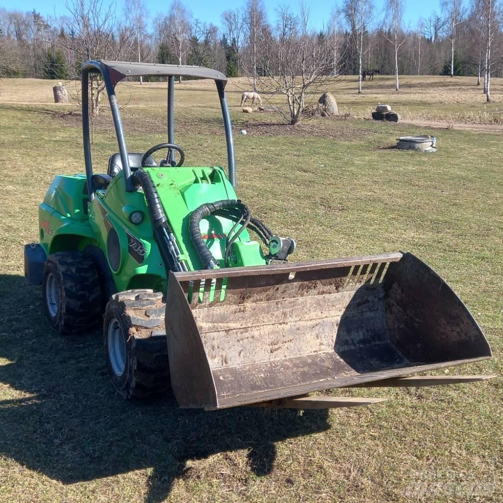 Avant 745 Mini loaders