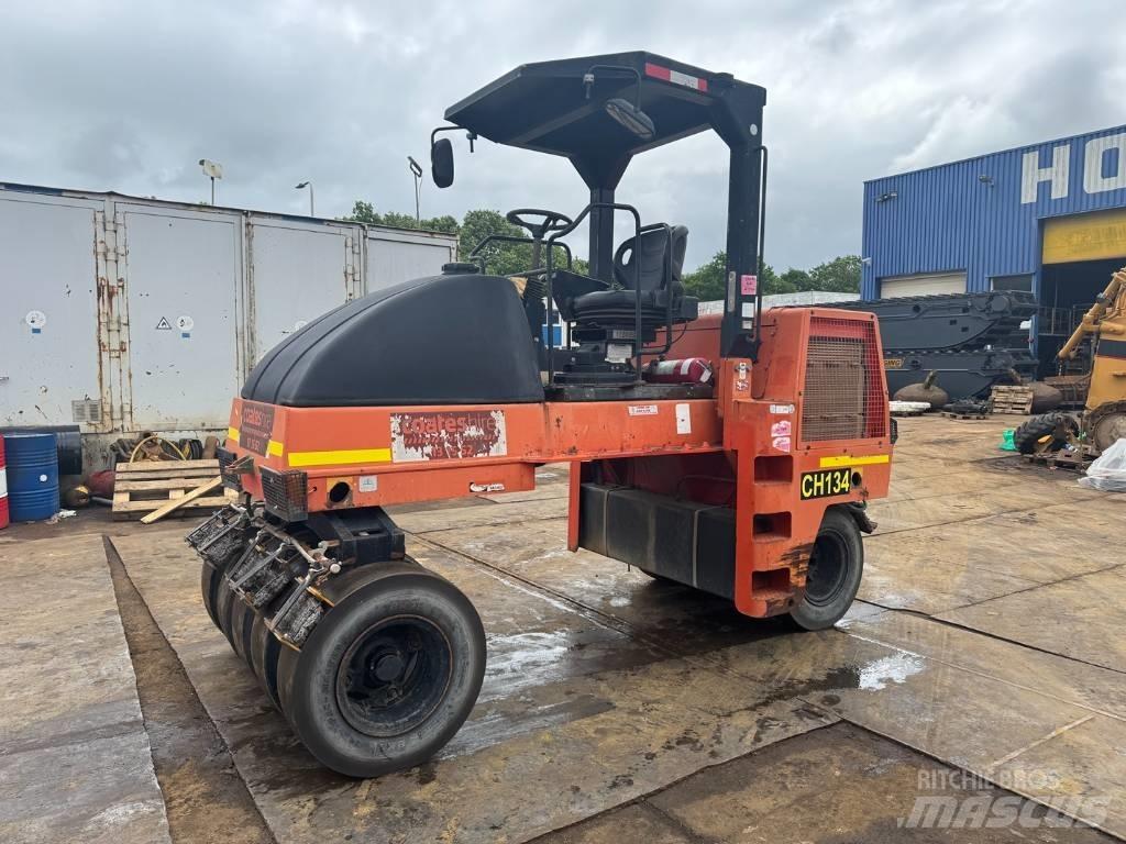 Dynapac CP 142 Pneumatic tired rollers