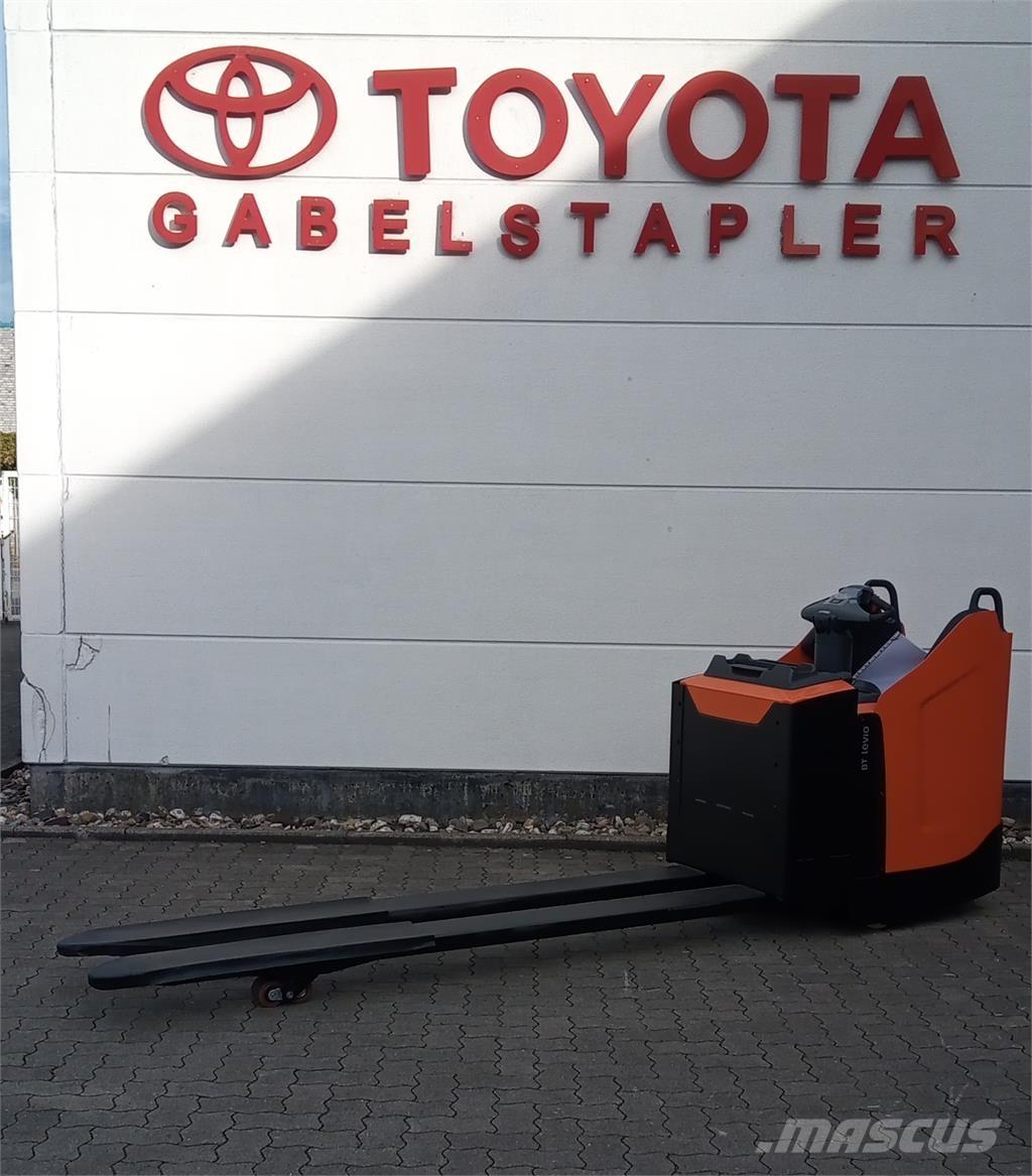 Toyota LPE 250 Pedestrian stacker