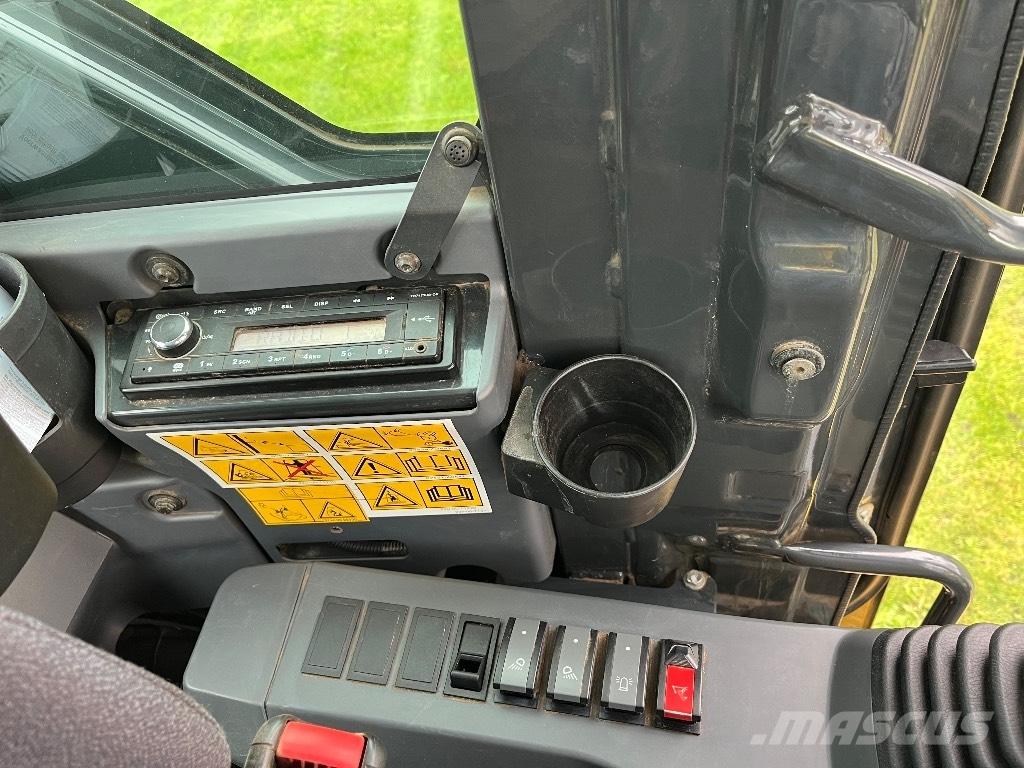 Komatsu PW 118 Wheeled excavators