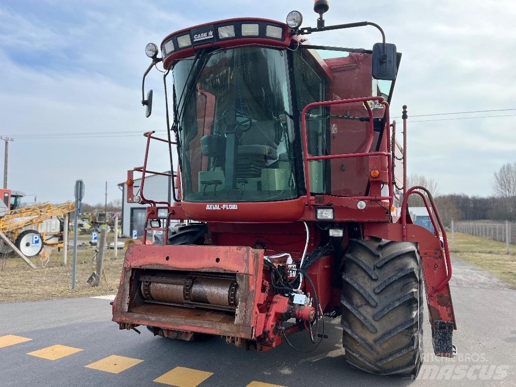 Case IH 2388 Combine harvesters