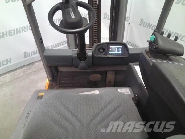 Jungheinrich EFG 320 Electric forklift trucks