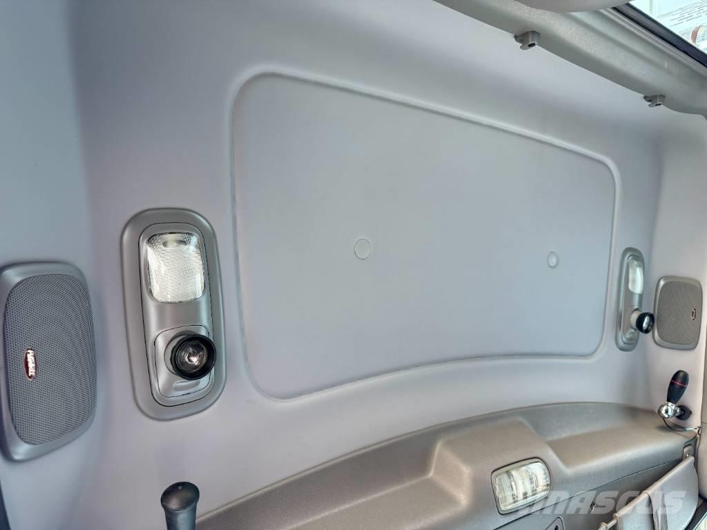 Peterbilt 365 Tractor Units