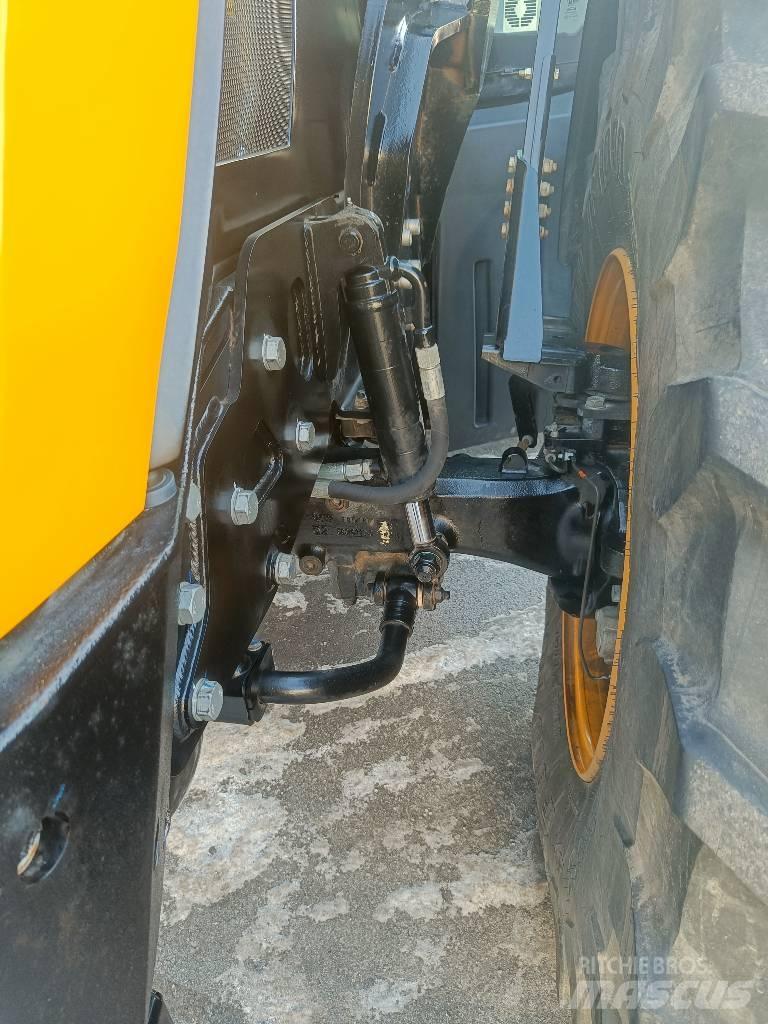 JCB 4220 Tractors