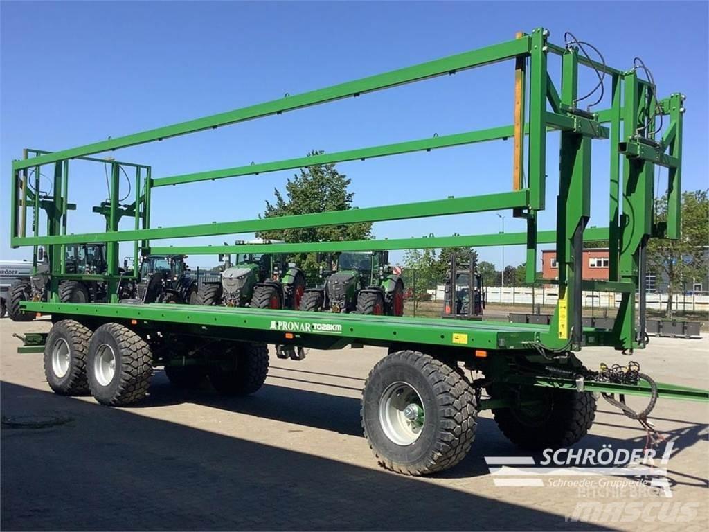 Pronar T028 KM Bale trailers