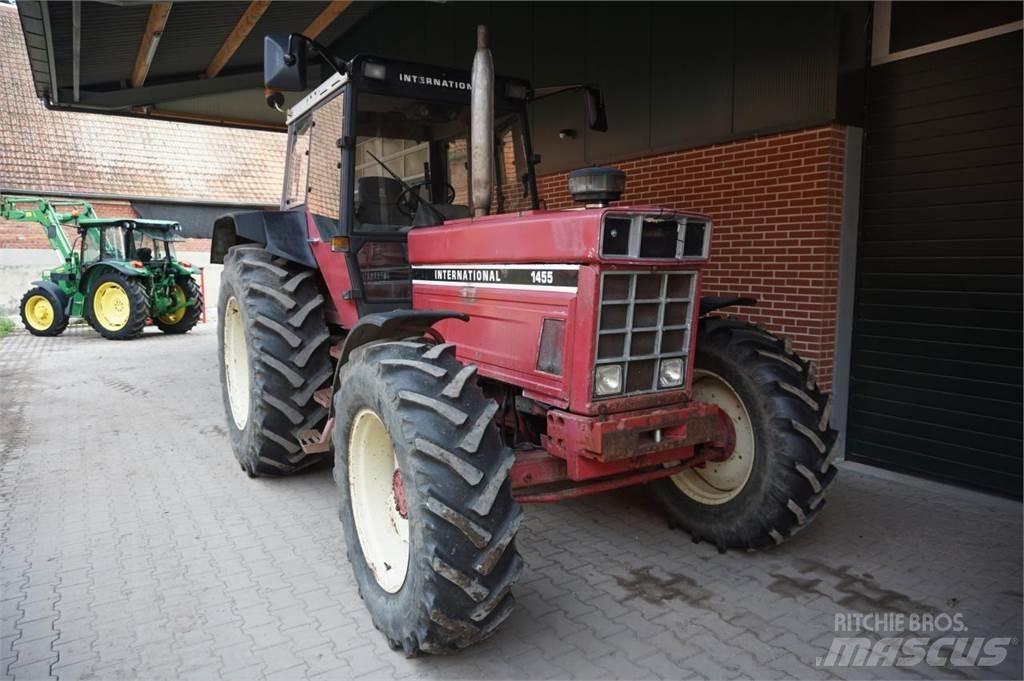 Case IH IHC 1455 Tractors