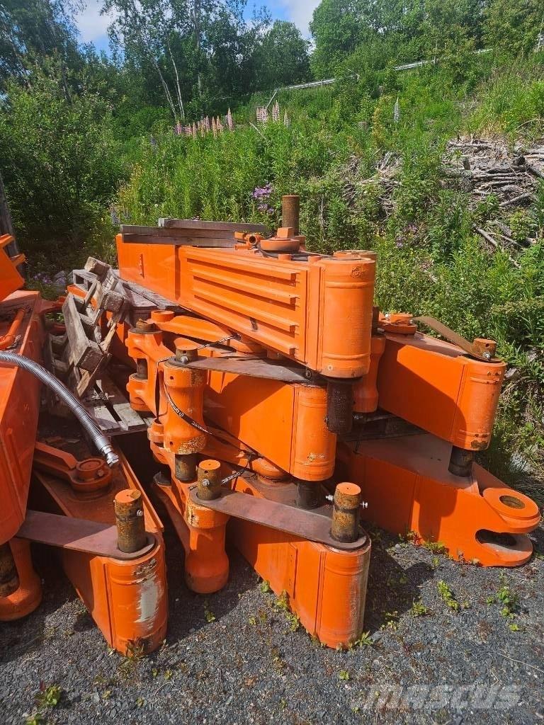 Hitachi ZX 350 LC-7 Booms and arms