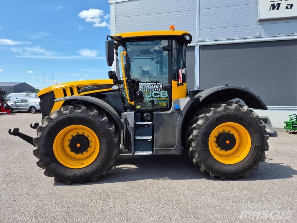JCB Fastrac 4220 Tractors