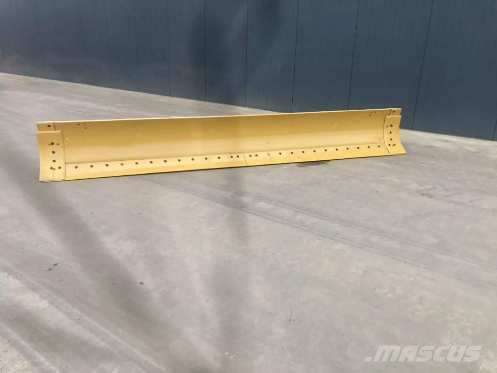 CAT 140M Moldboard Blades