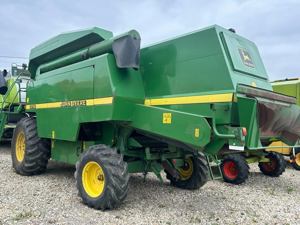 John Deere 2256 Combine harvesters