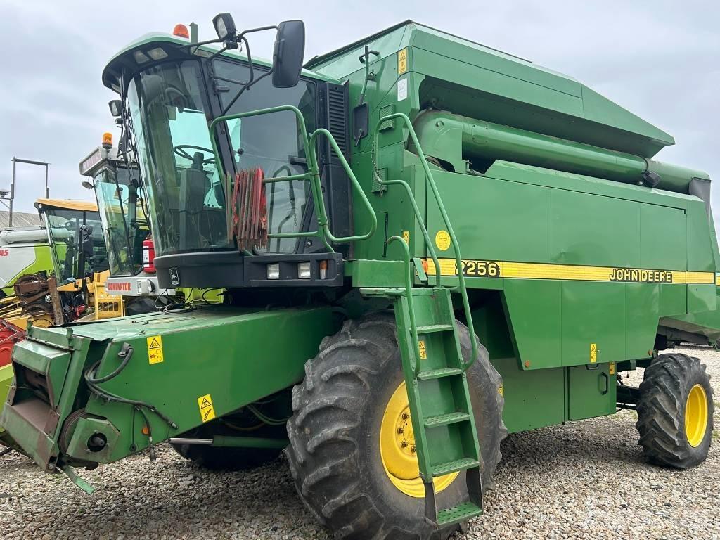 John Deere 2256 Combine harvesters