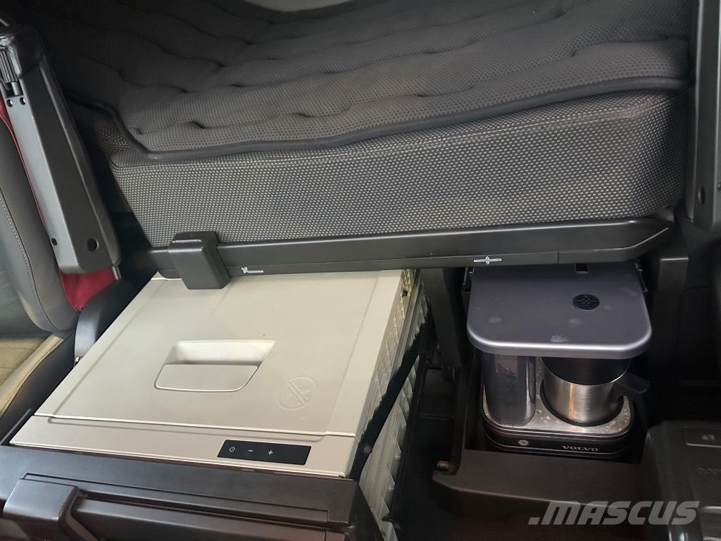 Volvo FH 500 8X4*4 Hook lift trucks