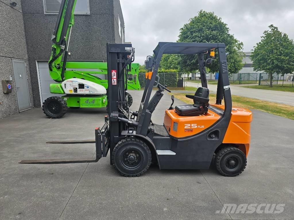 Doosan D 25 G Diesel trucks