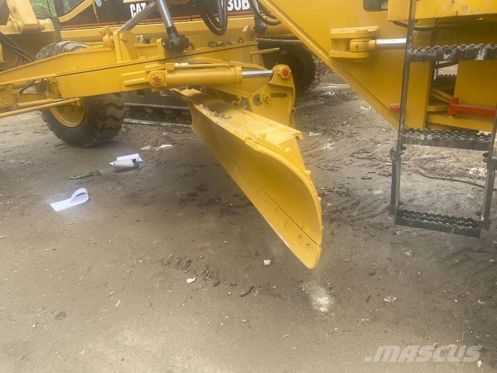 CAT 120 H Graders