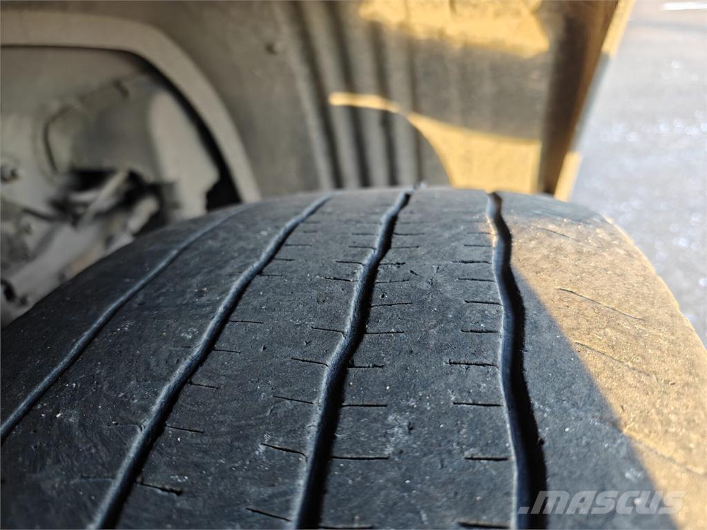 Scania P94 Box body trucks