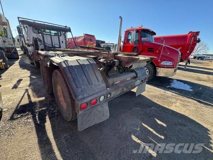 Freightliner M2 Cable lift demountable trucks