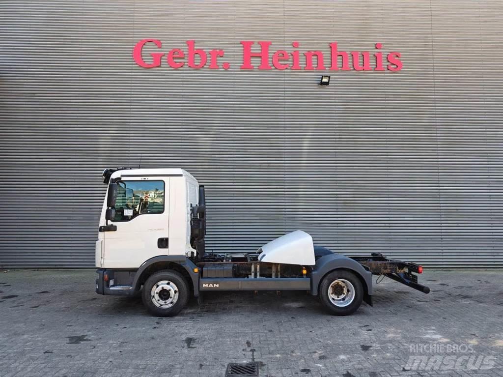 MAN TGL 8.220 4x2 Chassis Cab trucks
