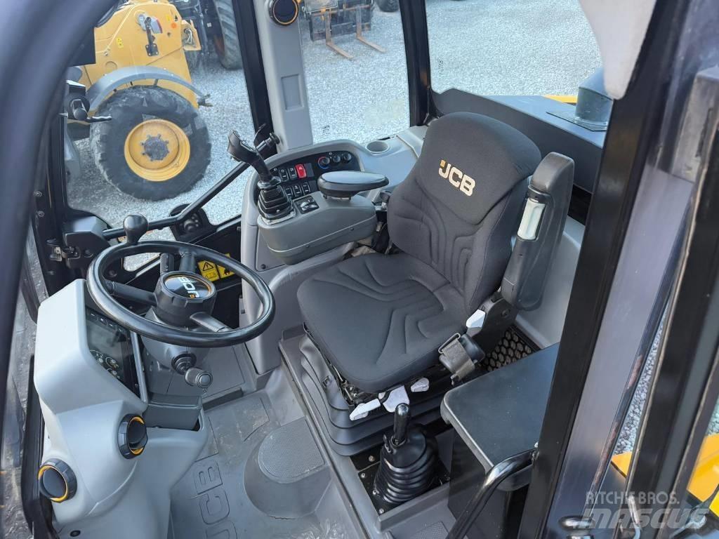 JCB TM 320 Telehandlers for agriculture