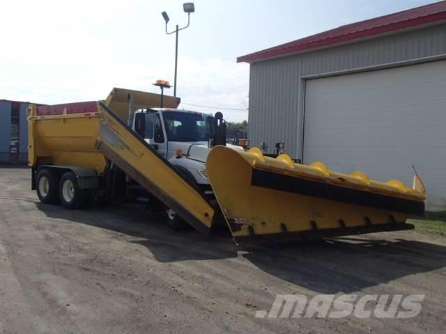 International 7400 Snow blades and plows