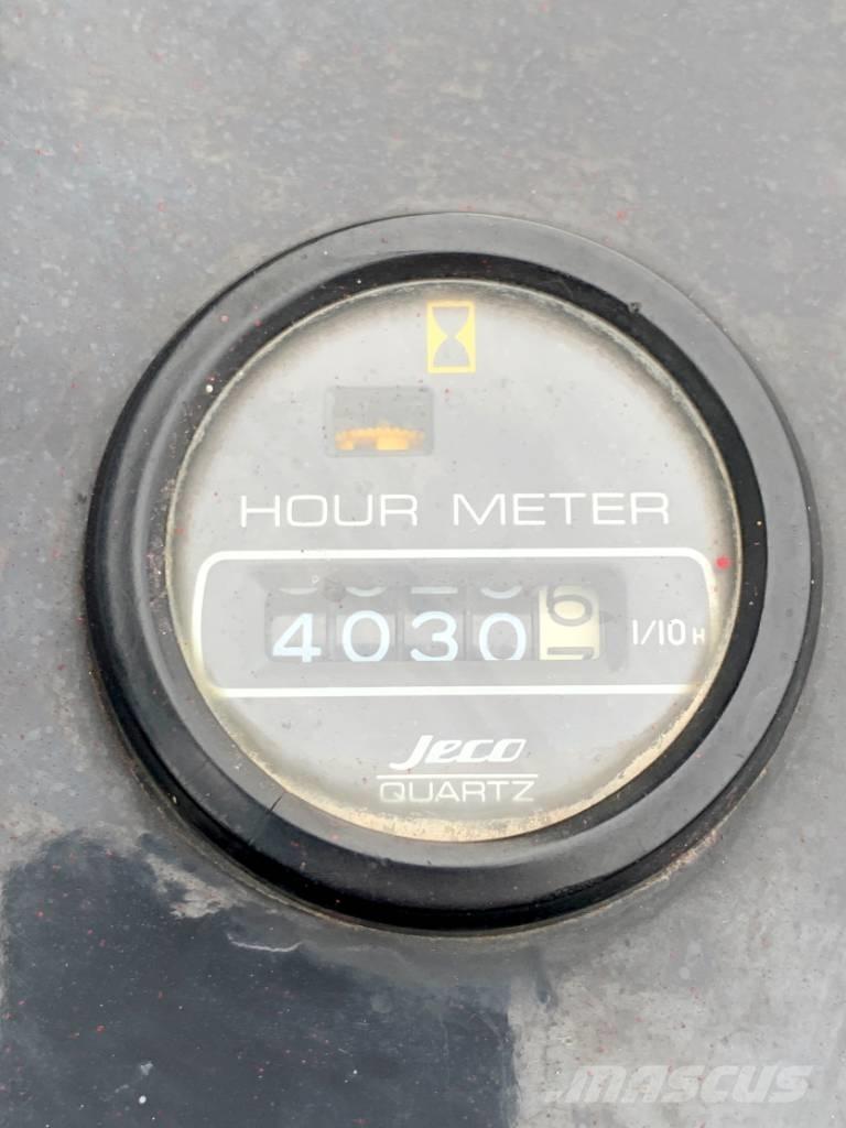 Unic URW 376 Mini cranes