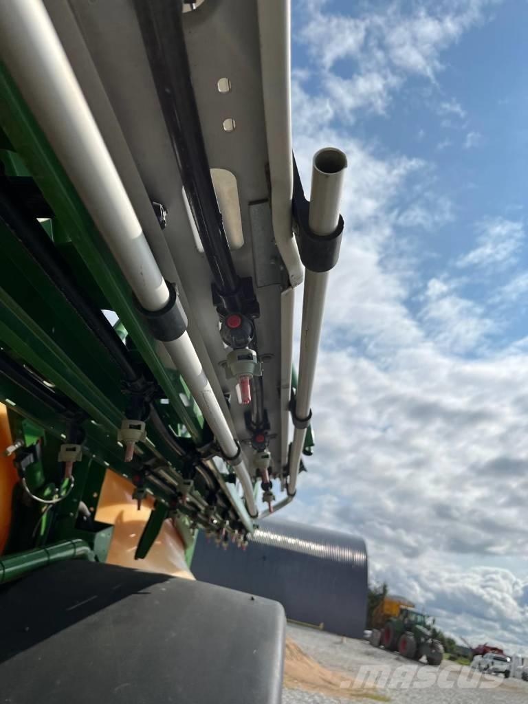 Amazone UX 4200 Trailed sprayers