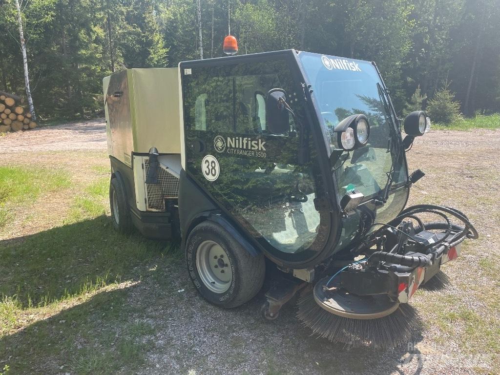 Nilfisk CR3500 Sweepers