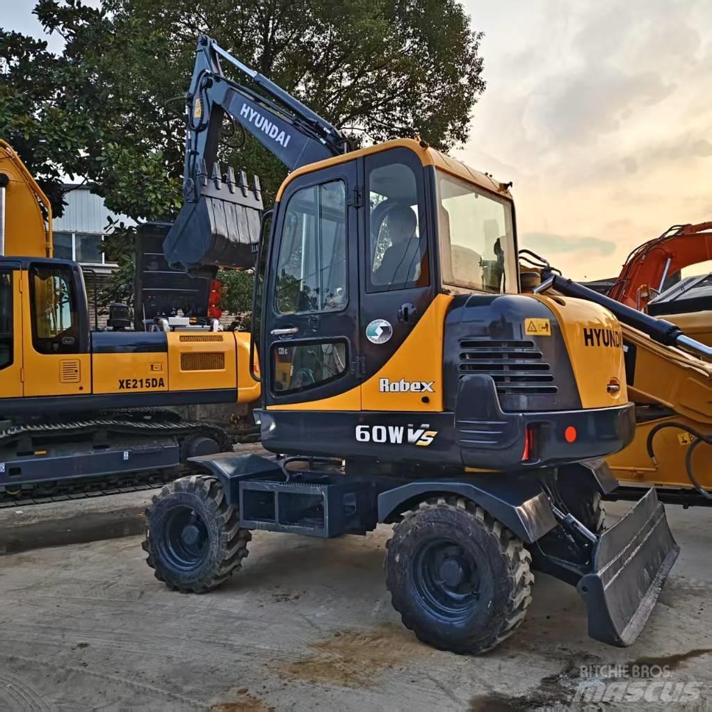 Hyundai Robex 60 VS Mini excavators < 7t (Mini diggers)