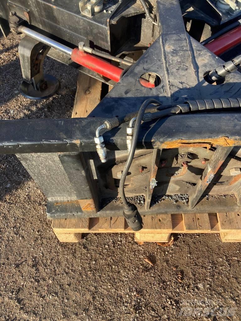 XYZ 2050 Snow groomers