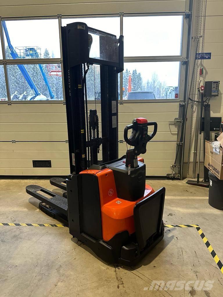 Toyota SWE 120 L Pedestrian stacker