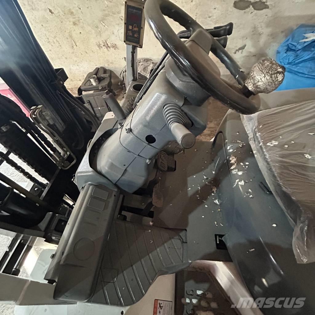 TCM FD35 Diesel trucks