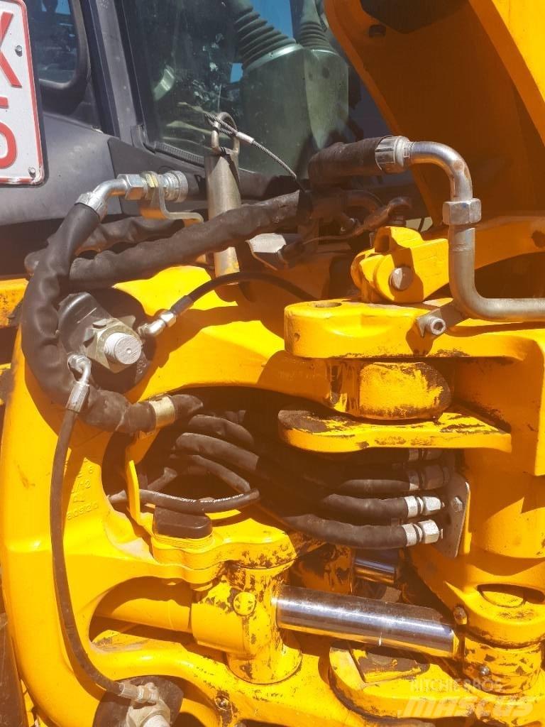JCB 3 CX Backhoe loaders