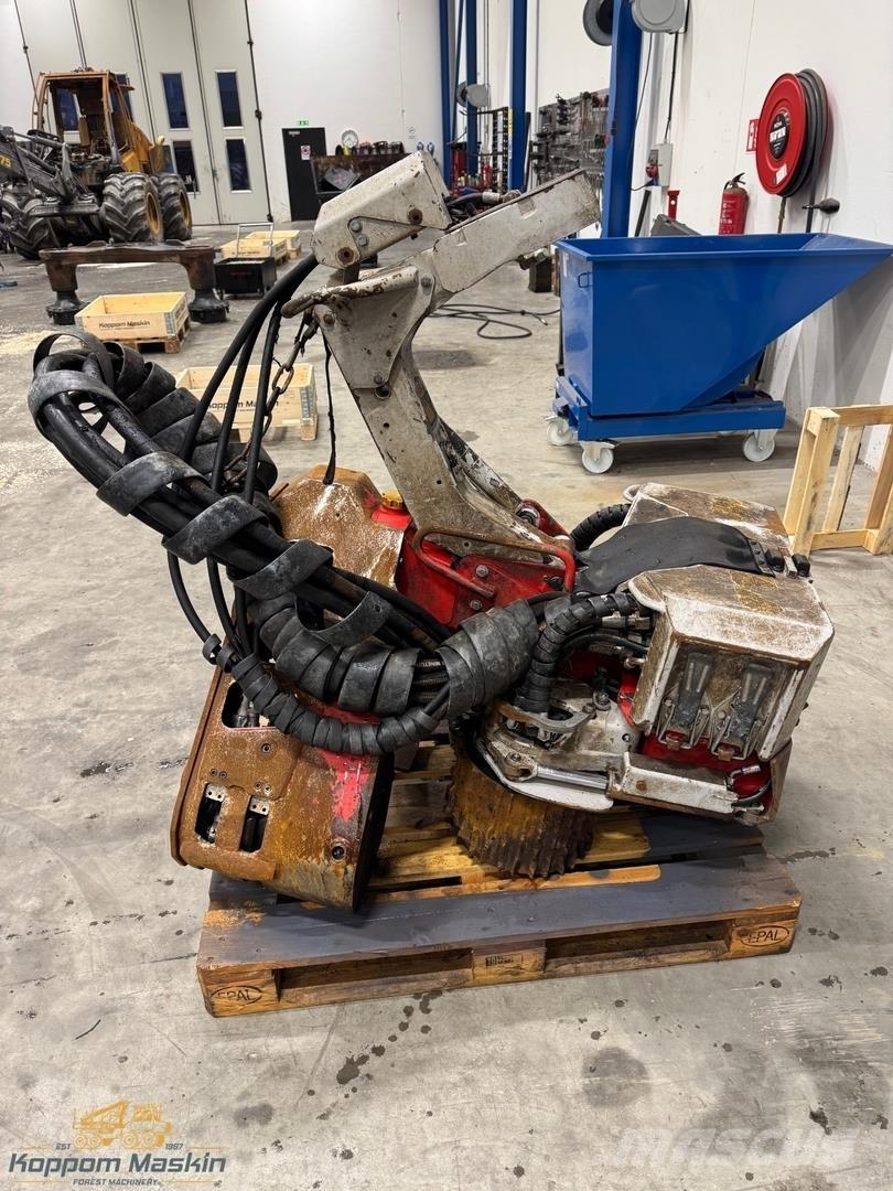 Log Max 3000T Harvester heads