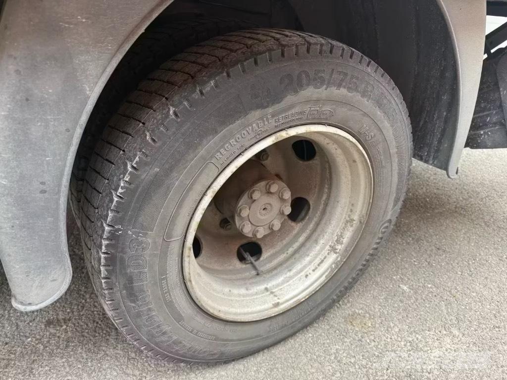 Mercedes-Benz 816 Box body trucks