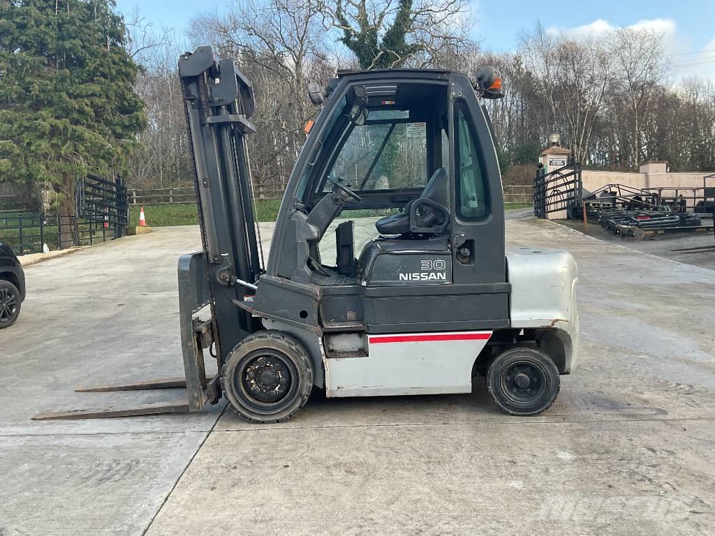Nissan 30 Forklift Telescopic handlers