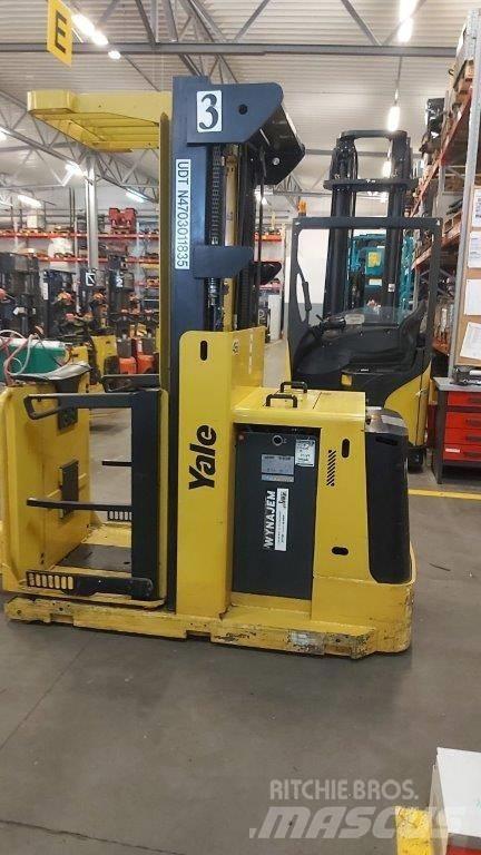 Yale MO10E Low lift order picker