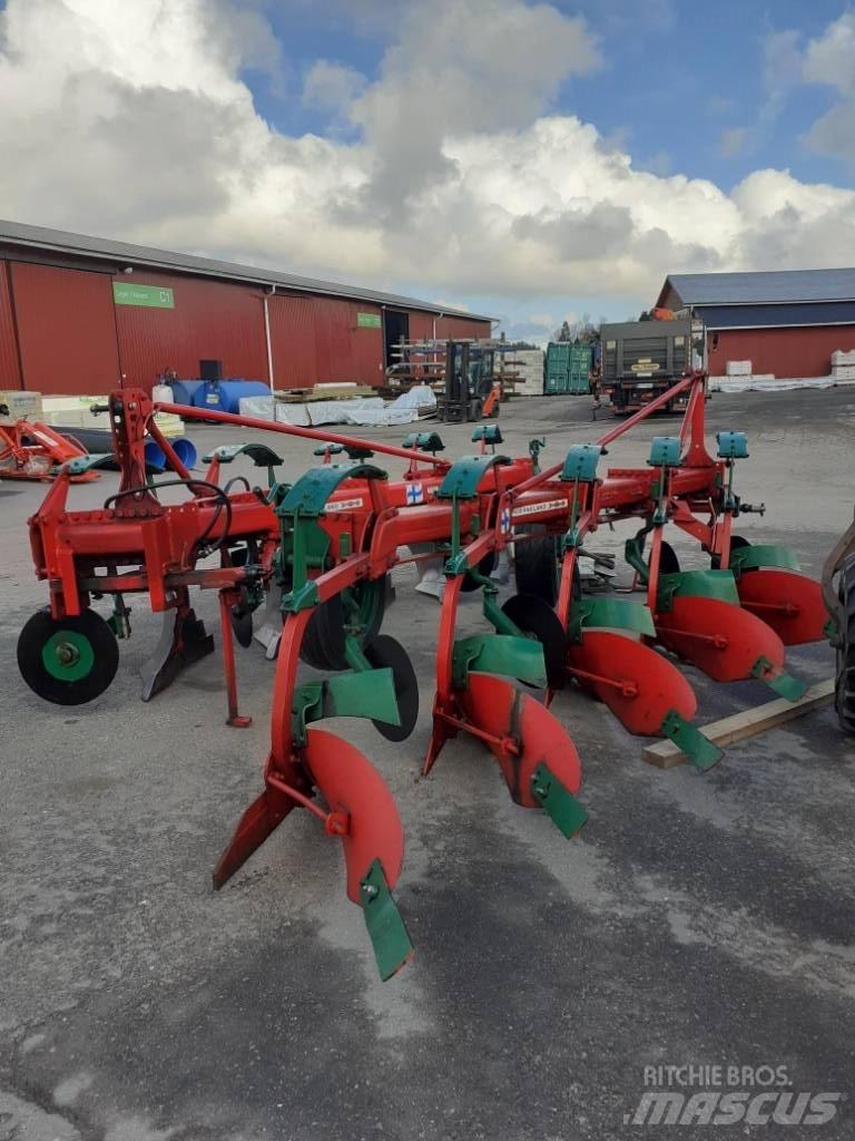 Kverneland A3 5x16" Conventional ploughs