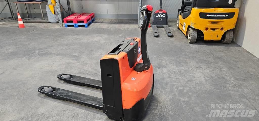 Toyota LWE 140 Low lift order picker