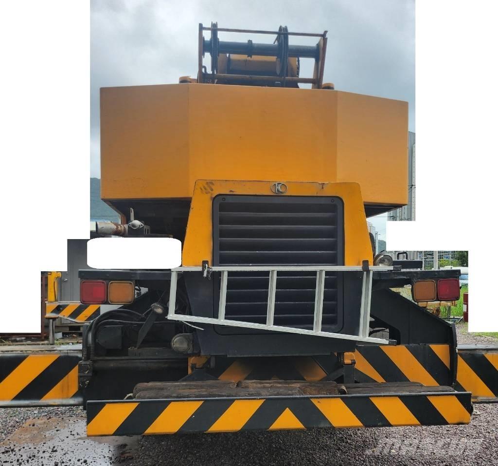 Kato SR 250 Rough terrain cranes