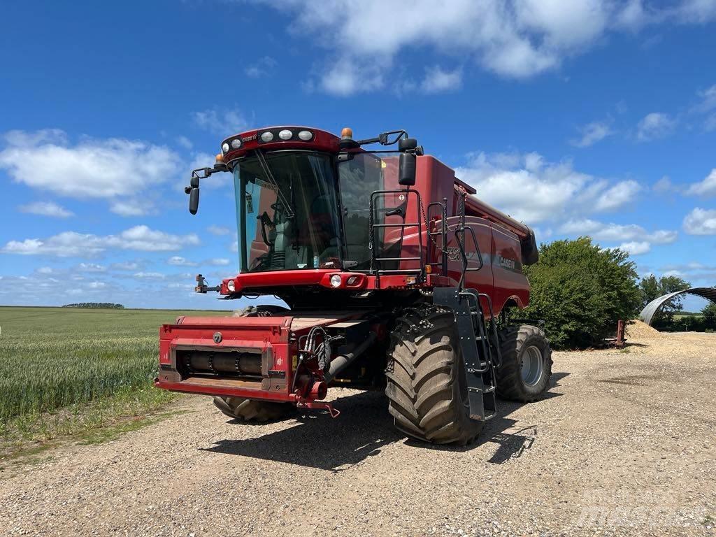 CASE Axial Flow 7120 Combine harvesters