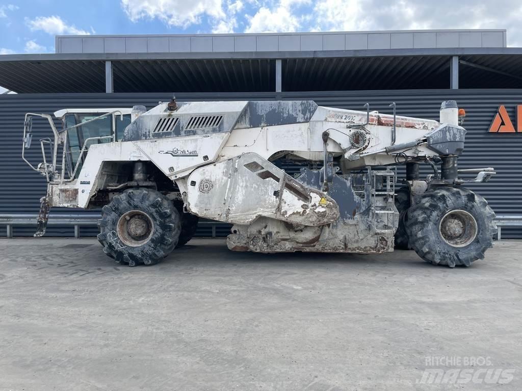 Wirtgen WR 240I Asphalt recyclers