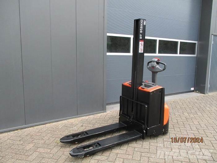 BT SWE 080L Pedestrian stacker